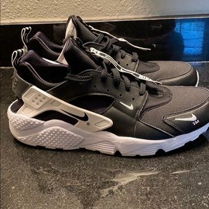 Nike Huarache Premium Black/White Shoes Size 12
